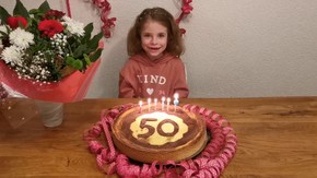 Lara mit Kuchen; Rechte: WDR